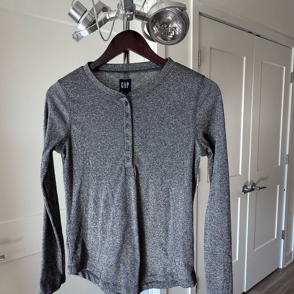 GAP Heather Gray Long Sleeve Henley